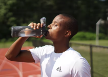 Beba água durante a atividade física